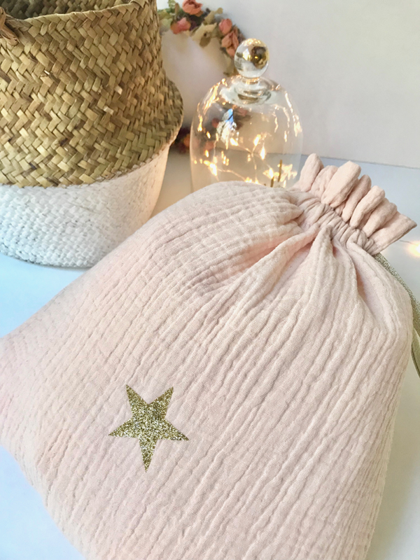 atelier couture lyon, cadeau enfant lyon, coussin lyon, décoration lyon, boutique deco lyon, baby shower lyon, magasin enfant lyon, cadeau personnalisé lyon, magasin pour bébé lyon, idée cadeau lyon, couturière lyon, idée cadeau originale lyon, magasin de décoration lyon, dragées lyon, magasin deco lyon, atelier lyon, boutique coco vanille, coussin lyon, broderie lyon, magasin bébé lyon