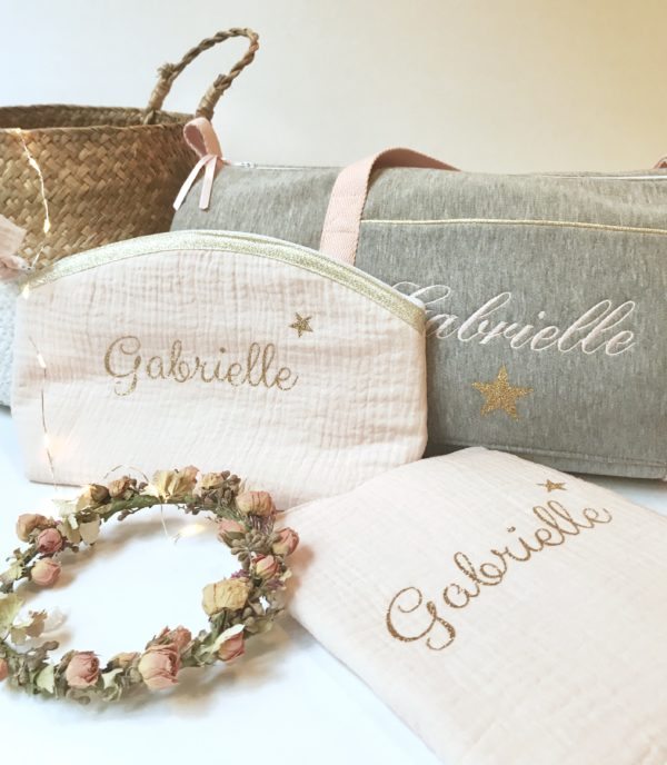 atelier couture lyon, cadeau enfant lyon, coussin lyon, décoration lyon, boutique deco lyon, baby shower lyon, magasin enfant lyon, cadeau personnalisé lyon, magasin pour bébé lyon, idée cadeau lyon, couturière lyon, idée cadeau originale lyon, magasin de décoration lyon, dragées lyon, magasin deco lyon, atelier lyon, boutique coco vanille, coussin lyon, broderie lyon, magasin bébé lyon